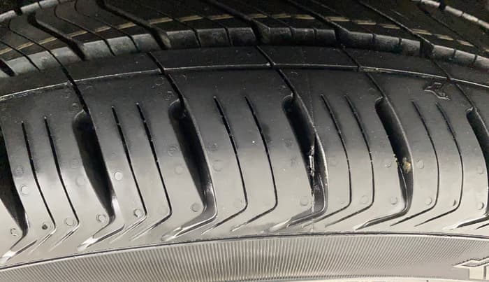 2015 Maruti Ciaz ZXI+, Petrol, Manual, 1,18,993 km, Right Front Tyre Tread