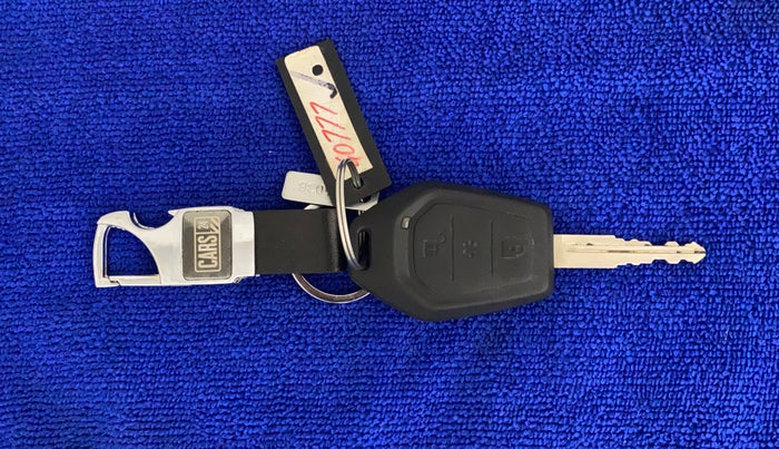 2017 Mahindra TUV300 T6 PLUS, Diesel, Manual, 56,865 km, Key Close Up
