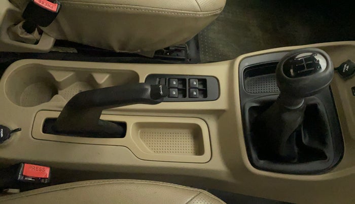 2017 Mahindra TUV300 T6 PLUS, Diesel, Manual, 56,865 km, Gear Lever