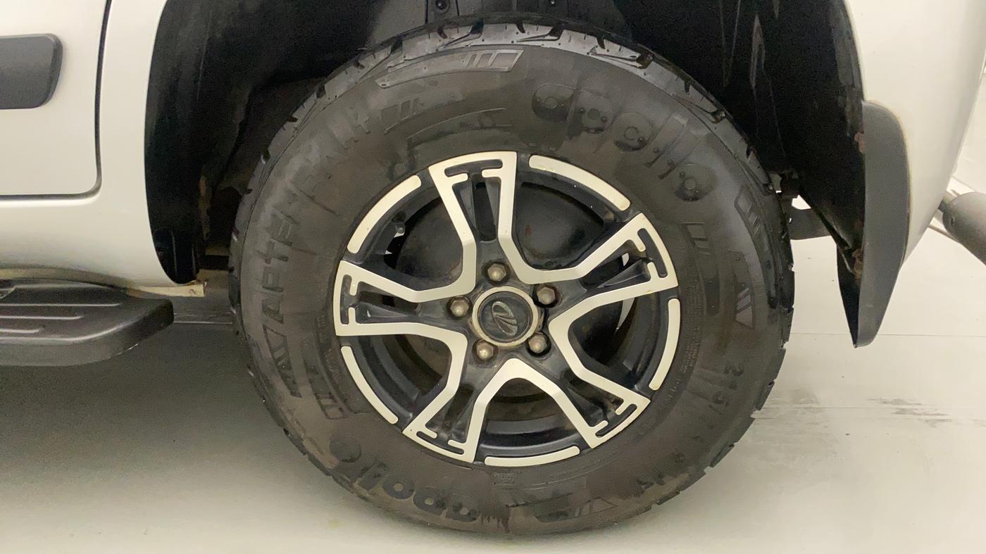 2017 Mahindra TUV300 T6 PLUS, Diesel, Manual, 56,865 km, Left Rear Wheel