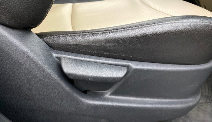 2014 Hyundai Eon D LITE PLUS, Petrol, Manual, 52,656 km, Driver Side Adjustment Panel