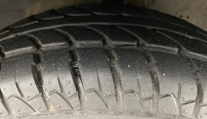 2014 Hyundai Eon D LITE PLUS, Petrol, Manual, 52,656 km, Right Front Tyre Tread