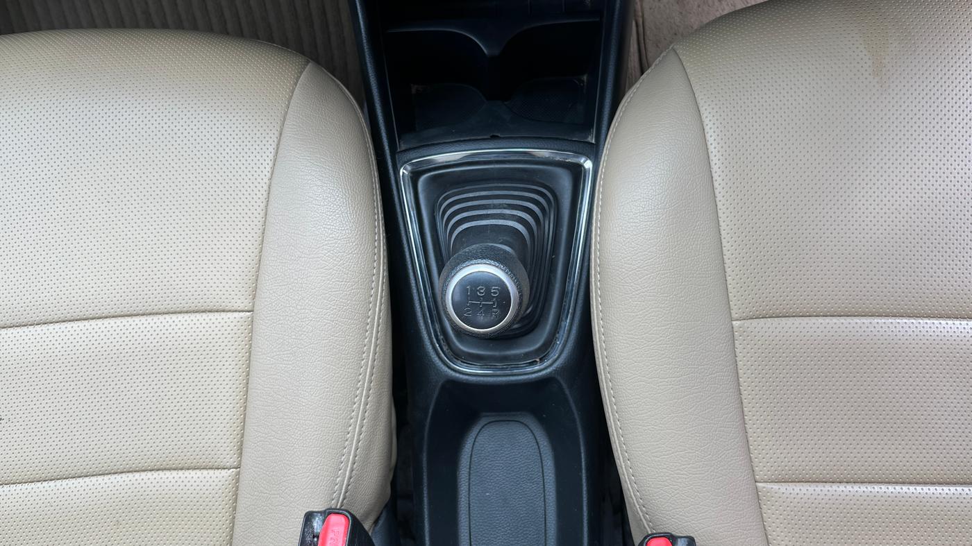 2019 Honda Amaze 1.2L I-VTEC VX, Petrol, Manual, 40,045 km, Gear Lever