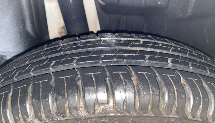2020 Maruti Swift VXI, Petrol, Manual, 35,194 km, Right Rear Tyre Tread