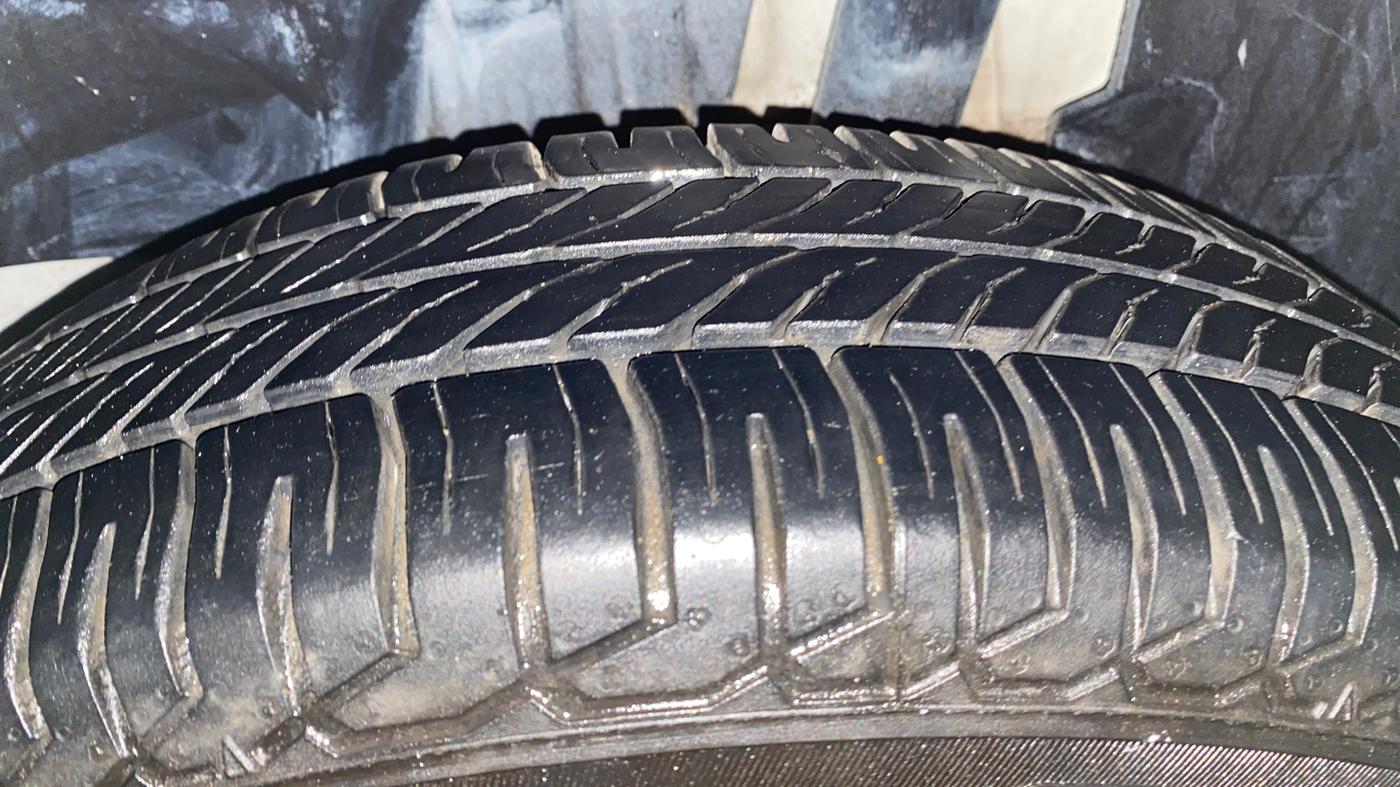 2020 Maruti Swift VXI, Petrol, Manual, 35,194 km, Left Rear Tyre Tread