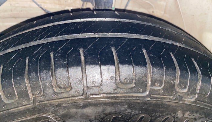 2020 Maruti Swift VXI, Petrol, Manual, 35,194 km, Left Front Tyre Tread
