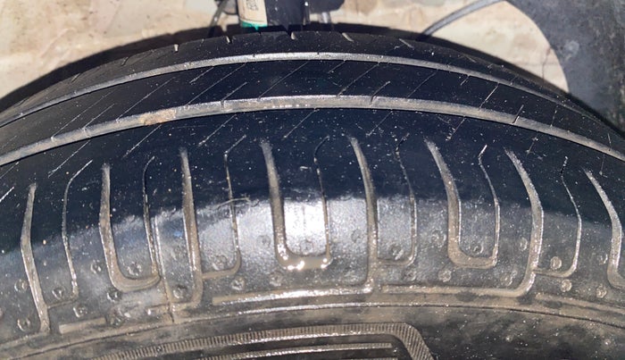 2020 Maruti Swift VXI, Petrol, Manual, 35,194 km, Right Front Tyre Tread