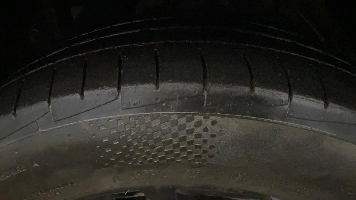 2020 MG HECTOR PLUS SHARP 1.5 PETROL TURBO DCT 6-STR, Petrol, Automatic, 38,946 km, Left Front Tyre Tread