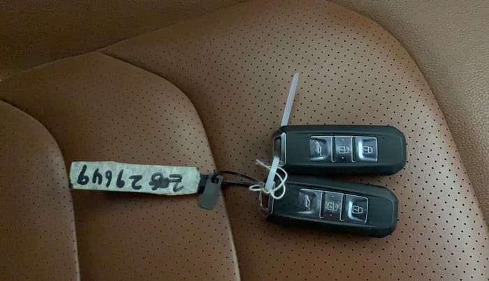 2020 MG HECTOR PLUS SHARP 1.5 PETROL TURBO DCT 6-STR, Petrol, Automatic, 38,946 km, Key Close Up