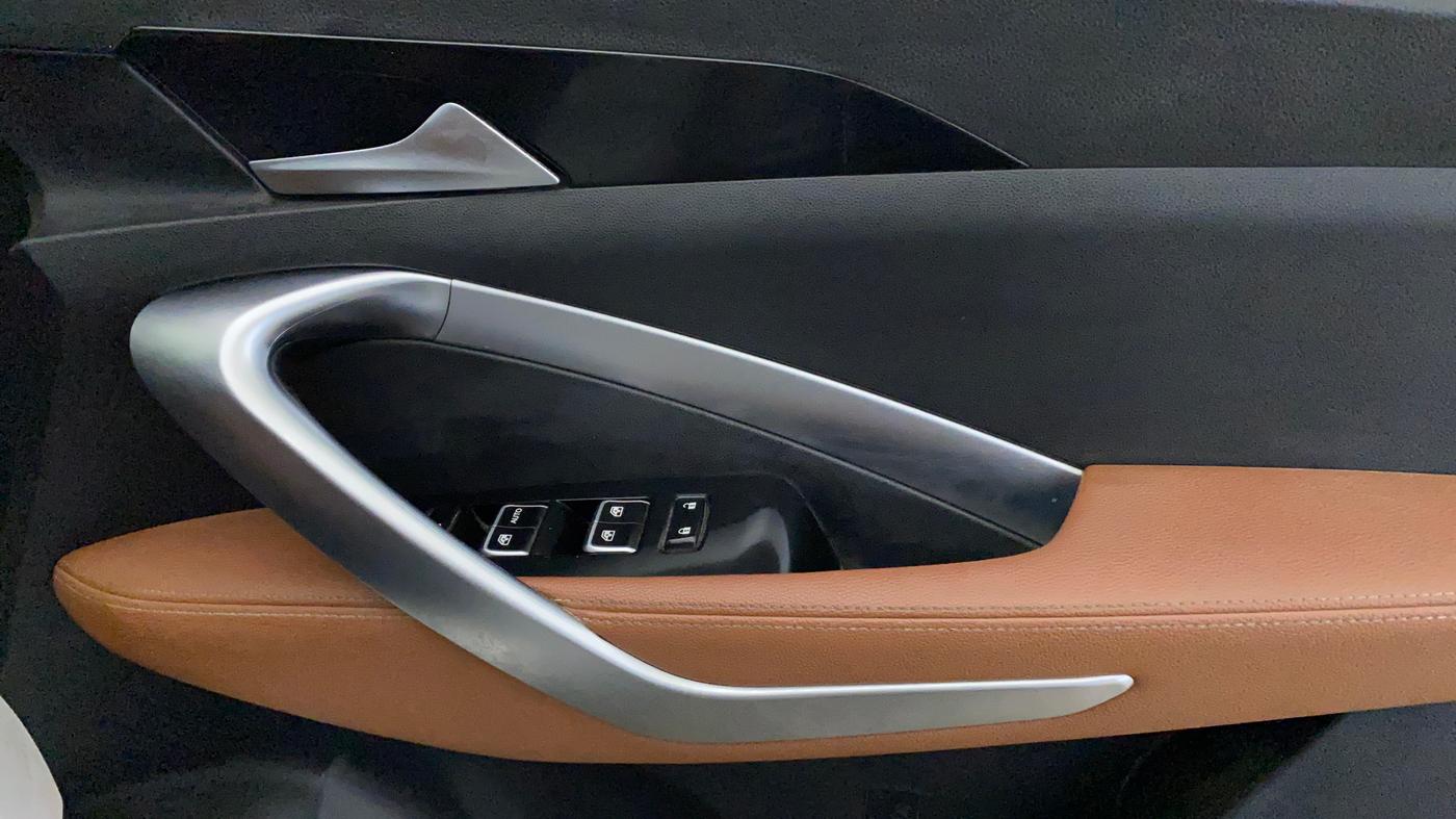 2020 MG HECTOR PLUS SHARP 1.5 PETROL TURBO DCT 6-STR, Petrol, Automatic, 38,946 km, Driver Side Door Panels Control