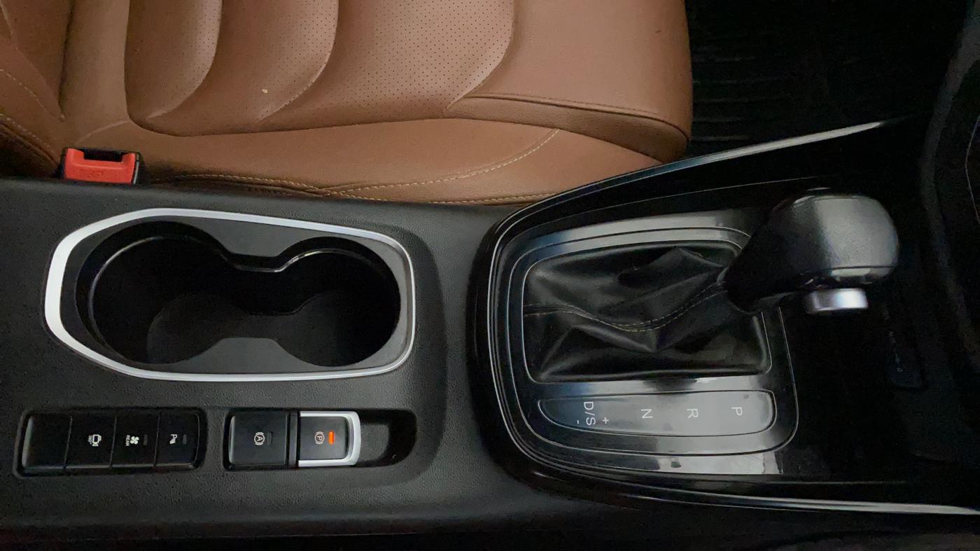 2020 MG HECTOR PLUS SHARP 1.5 PETROL TURBO DCT 6-STR, Petrol, Automatic, 38,946 km, Gear Lever