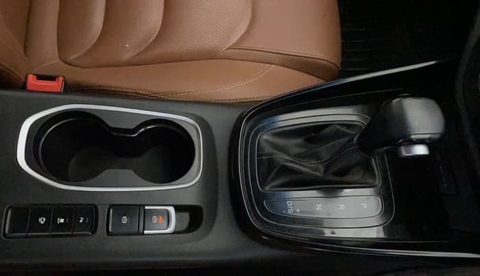 2020 MG HECTOR PLUS SHARP 1.5 PETROL TURBO DCT 6-STR, Petrol, Automatic, 38,946 km, Gear Lever