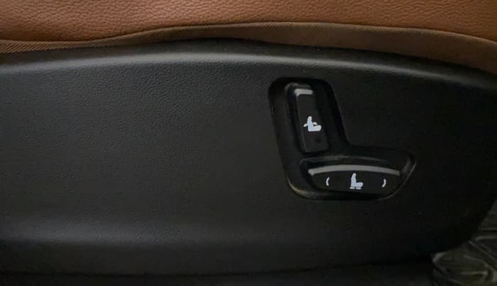 2020 MG HECTOR PLUS SHARP 1.5 PETROL TURBO DCT 6-STR, Petrol, Automatic, 38,946 km, Driver Side Adjustment Panel