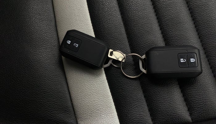 2021 Toyota Glanza G, Petrol, Manual, 37,179 km, Key Close Up