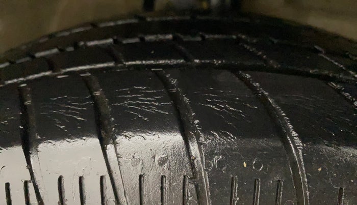 2015 Maruti Celerio VXI, Petrol, Manual, 24,930 km, Right Front Tyre Tread
