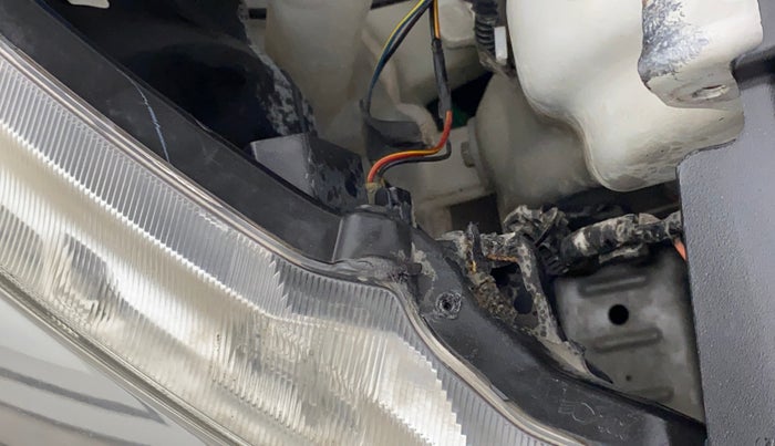 2015 Maruti Celerio VXI, Petrol, Manual, 24,930 km, Right headlight - Clamp has minor damage