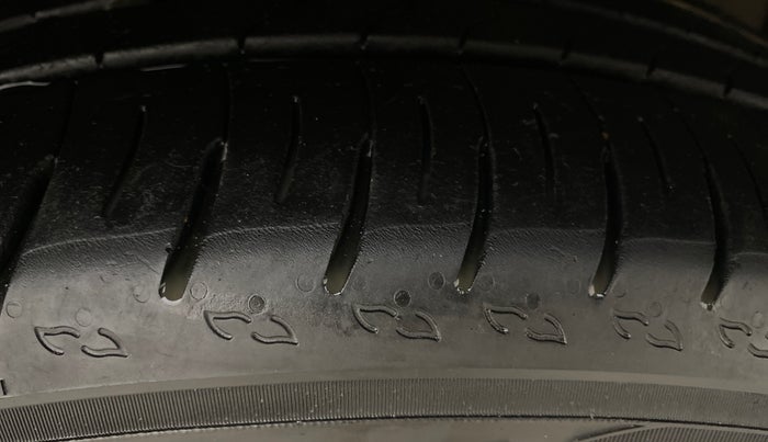 2021 MG HECTOR SHARP 1.5 PETROL CVT, Petrol, Automatic, 77,855 km, Right Front Tyre Tread