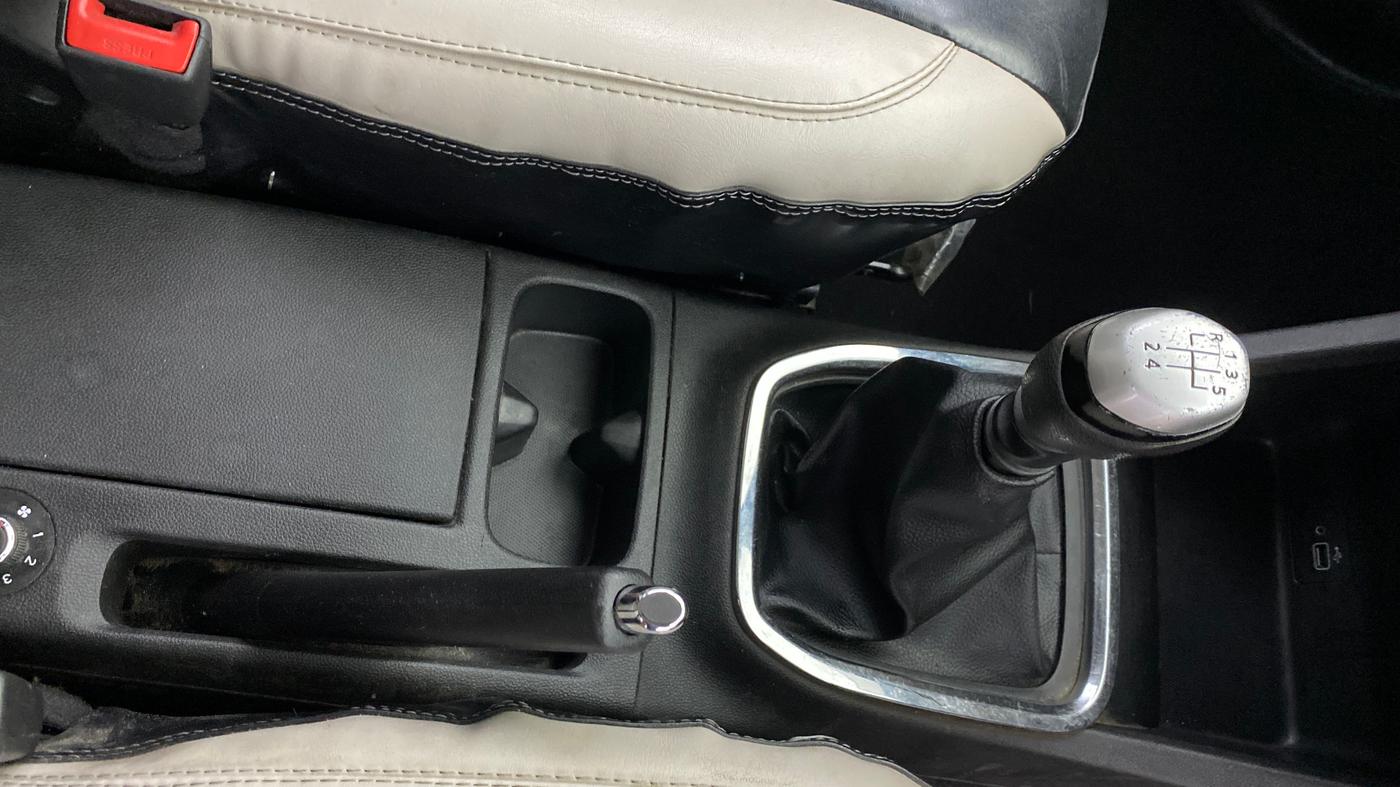 2020 Renault TRIBER RXZ, Petrol, Manual, 75,021 km, Gear Lever
