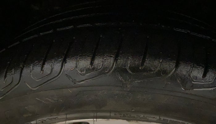 2019 Mahindra XUV300 W8 1.2 PETROL, Petrol, Manual, 73,413 km, Left Front Tyre Tread