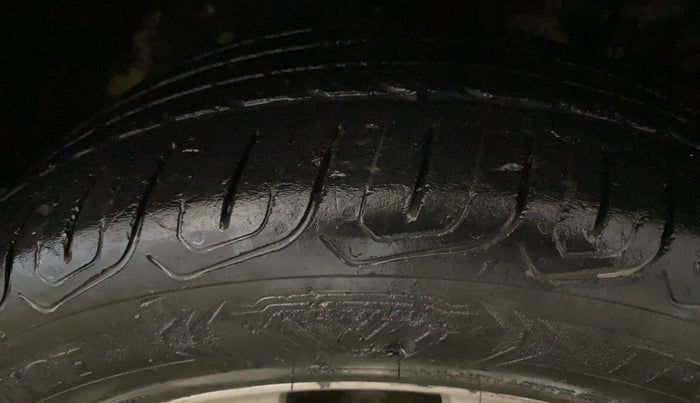 2019 Mahindra XUV300 W8 1.2 PETROL, Petrol, Manual, 73,413 km, Right Front Tyre Tread