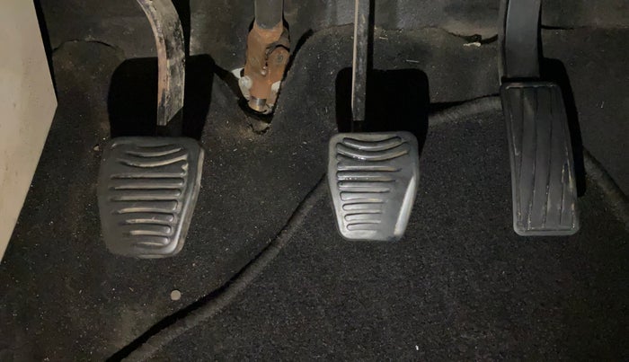 2019 Mahindra XUV300 W8 1.2 PETROL, Petrol, Manual, 73,413 km, Pedals