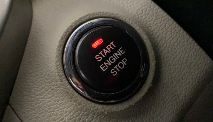 2019 Mahindra XUV300 W8 1.2 PETROL, Petrol, Manual, 73,413 km, Keyless Start/ Stop Button