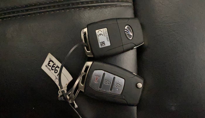 2019 Mahindra XUV300 W8 1.2 PETROL, Petrol, Manual, 73,413 km, Key Close Up
