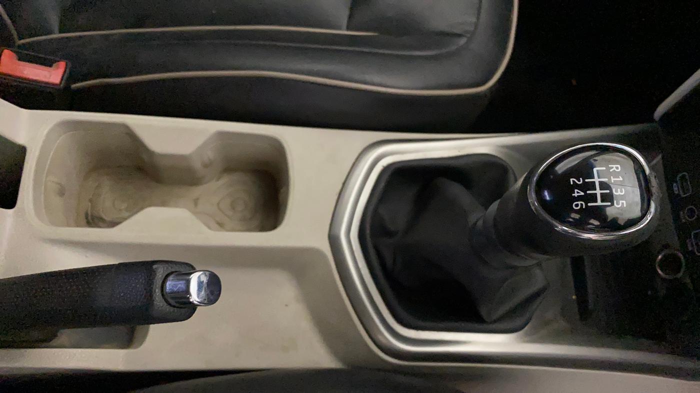 2019 Mahindra XUV300 W8 1.2 PETROL, Petrol, Manual, 73,323 km, Gear Lever