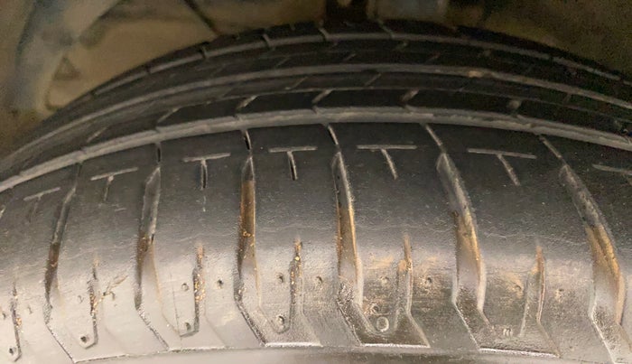 2016 Maruti Baleno ALPHA DIESEL 1.3, Diesel, Manual, 89,837 km, Left Front Tyre Tread