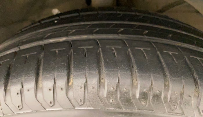 2016 Maruti Baleno ALPHA DIESEL 1.3, Diesel, Manual, 89,837 km, Right Front Tyre Tread