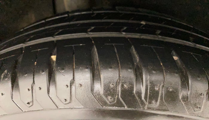 2016 Maruti Baleno ALPHA DIESEL 1.3, Diesel, Manual, 89,837 km, Right Rear Tyre Tread