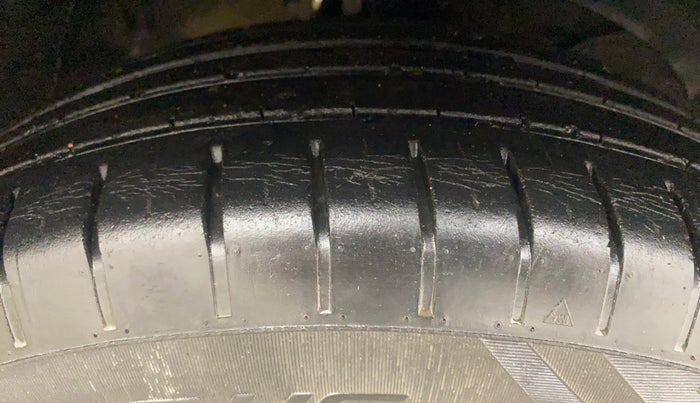 2020 Maruti Swift ZXI AMT, Petrol, Automatic, 39,057 km, Right Front Tyre Tread