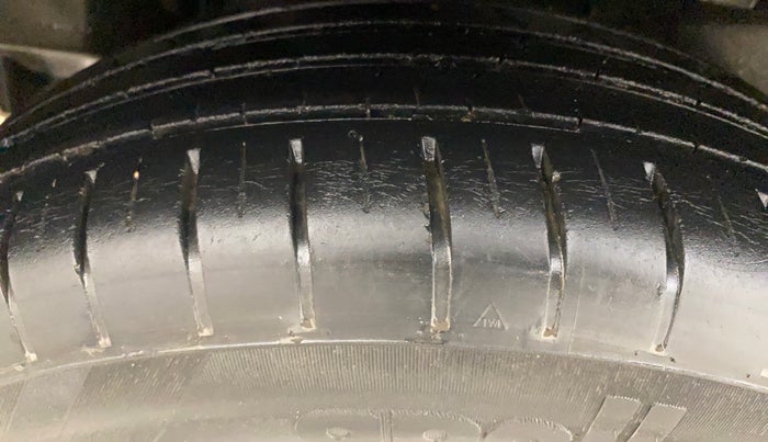 2020 Maruti Swift ZXI AMT, Petrol, Automatic, 39,057 km, Right Rear Tyre Tread