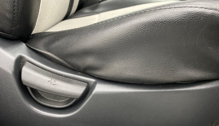2015 Hyundai Grand i10 SPORTZ 1.2 KAPPA VTVT, Petrol, Manual, 16,870 km, Driver Side Adjustment Panel
