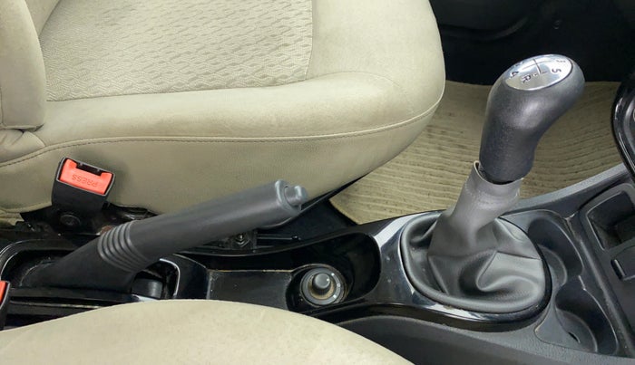 2014 Renault Duster RXL PETROL 104, Petrol, Manual, 52,771 km, Gear Lever