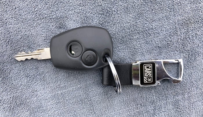 2014 Renault Duster RXL PETROL 104, Petrol, Manual, 52,771 km, Key Close Up