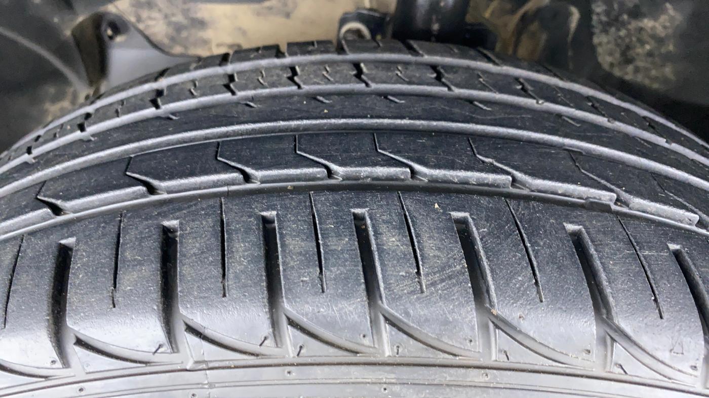 2014 Renault Duster RXL PETROL 104, Petrol, Manual, 52,771 km, Left Front Tyre Tread