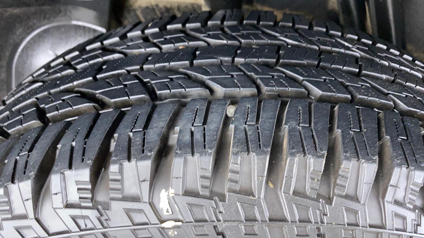 2014 Renault Duster RXL PETROL 104, Petrol, Manual, 52,771 km, Right Rear Tyre Tread