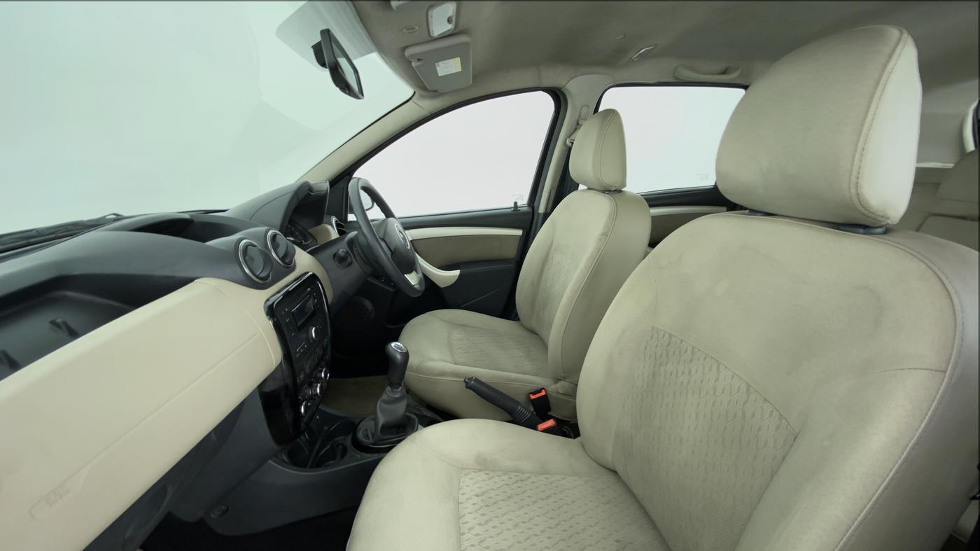2014 Renault Duster RXL PETROL 104, Petrol, Manual, 52,771 km, Right Side Front Door Cabin