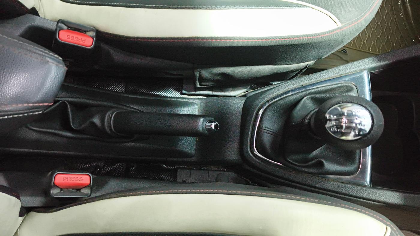 2017 Renault Captur RXT DIESEL, Diesel, Manual, 1,27,290 km, Gear Lever