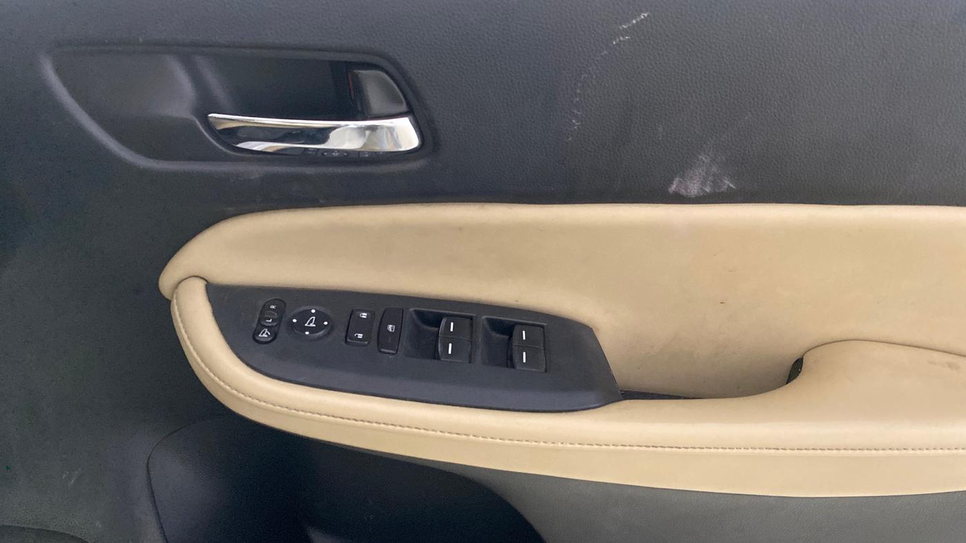 2021 Honda City 1.5L I-VTEC ZX CVT, Petrol, Automatic, 68,871 km, Driver Side Door Panels Control
