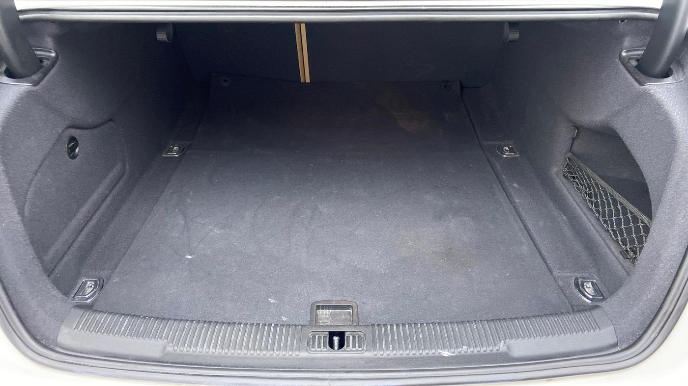 2015 Audi A6 2.0 TDI TECHNOLOGY, Diesel, Automatic, 77,736 km, Boot Inside