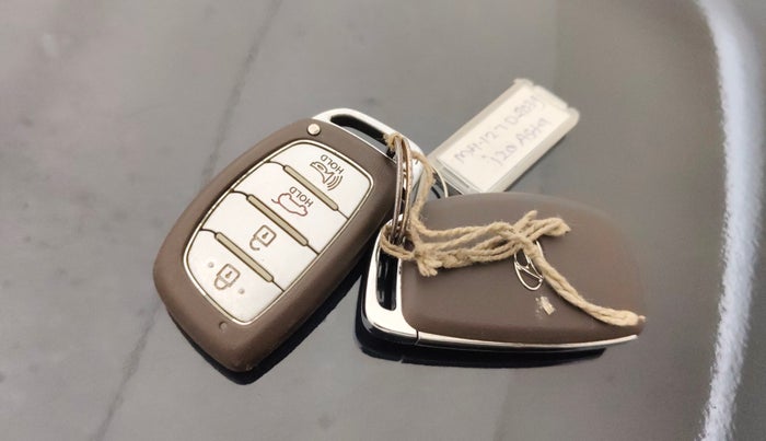 2021 Hyundai NEW I20 ASTA 1.2 AT, Petrol, Automatic, 68,742 km, Key Close Up