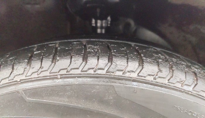 2021 Hyundai NEW I20 ASTA 1.2 AT, Petrol, Automatic, 68,742 km, Right Front Tyre Tread