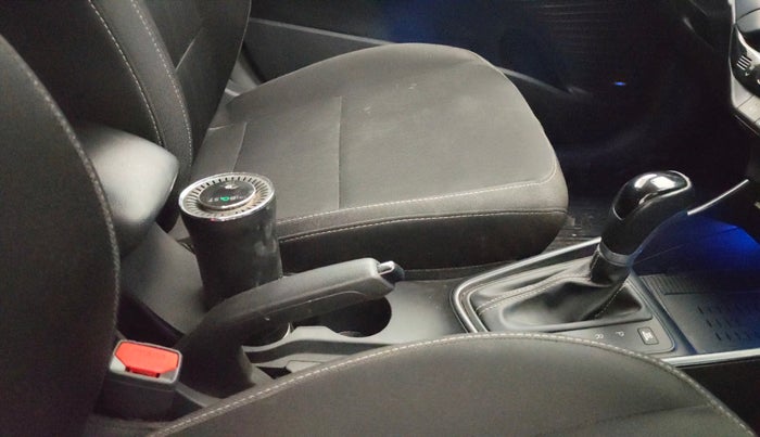 2021 Hyundai NEW I20 ASTA 1.2 AT, Petrol, Automatic, 68,742 km, Gear Lever