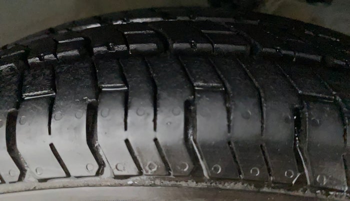 2012 Hyundai i10 SPORTZ 1.2 AT, Petrol, Automatic, 46,412 km, Right Front Tyre Tread