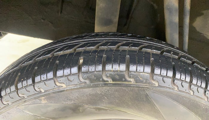 2017 Renault Kwid RXT 1.0 AMT (O), Petrol, Automatic, 13,156 km, Right Rear Tyre Tread