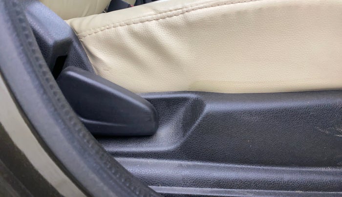 2017 Renault Kwid RXT 1.0 AMT (O), Petrol, Automatic, 13,156 km, Driver Side Adjustment Panel