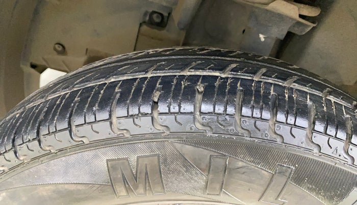 2017 Renault Kwid RXT 1.0 AMT (O), Petrol, Automatic, 13,156 km, Left Front Tyre Tread