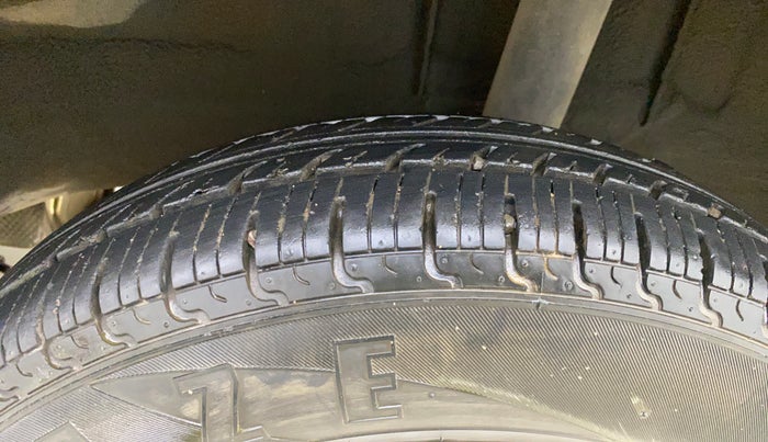 2017 Renault Kwid RXT 1.0 AMT (O), Petrol, Automatic, 13,156 km, Left Rear Tyre Tread